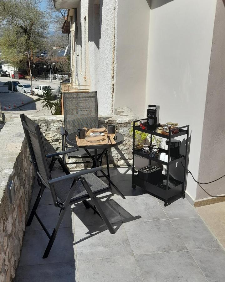 Vrachos Suites Aigio Exterior foto